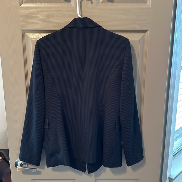 Beautiful pin stripped blazer - Picture 3 of 3
